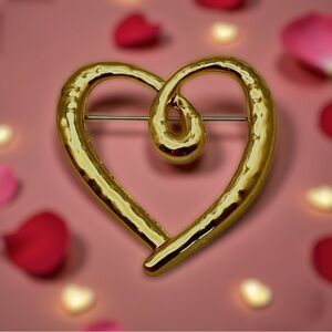 Cute Vintage Polished Hammered Gold Tone Open Heart Brooch Statement Piece